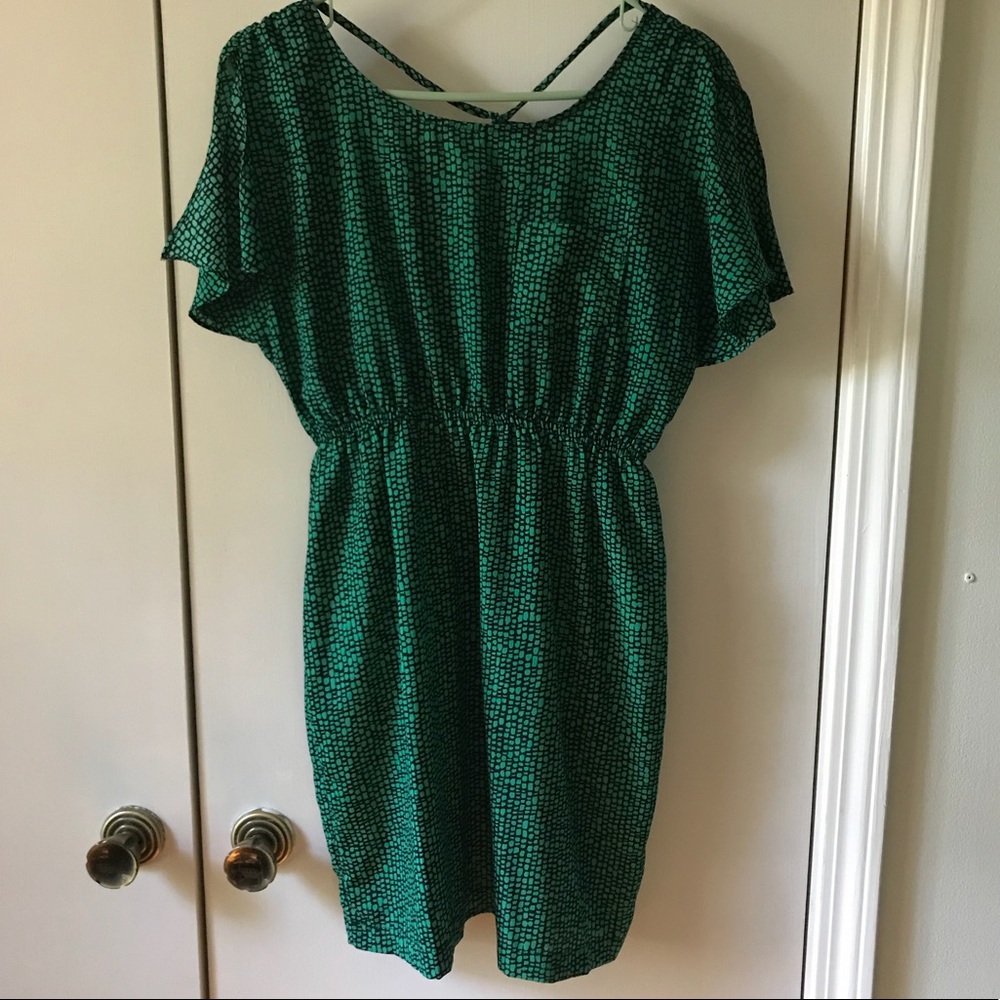 Green & black flutter sleeve pocket front dress